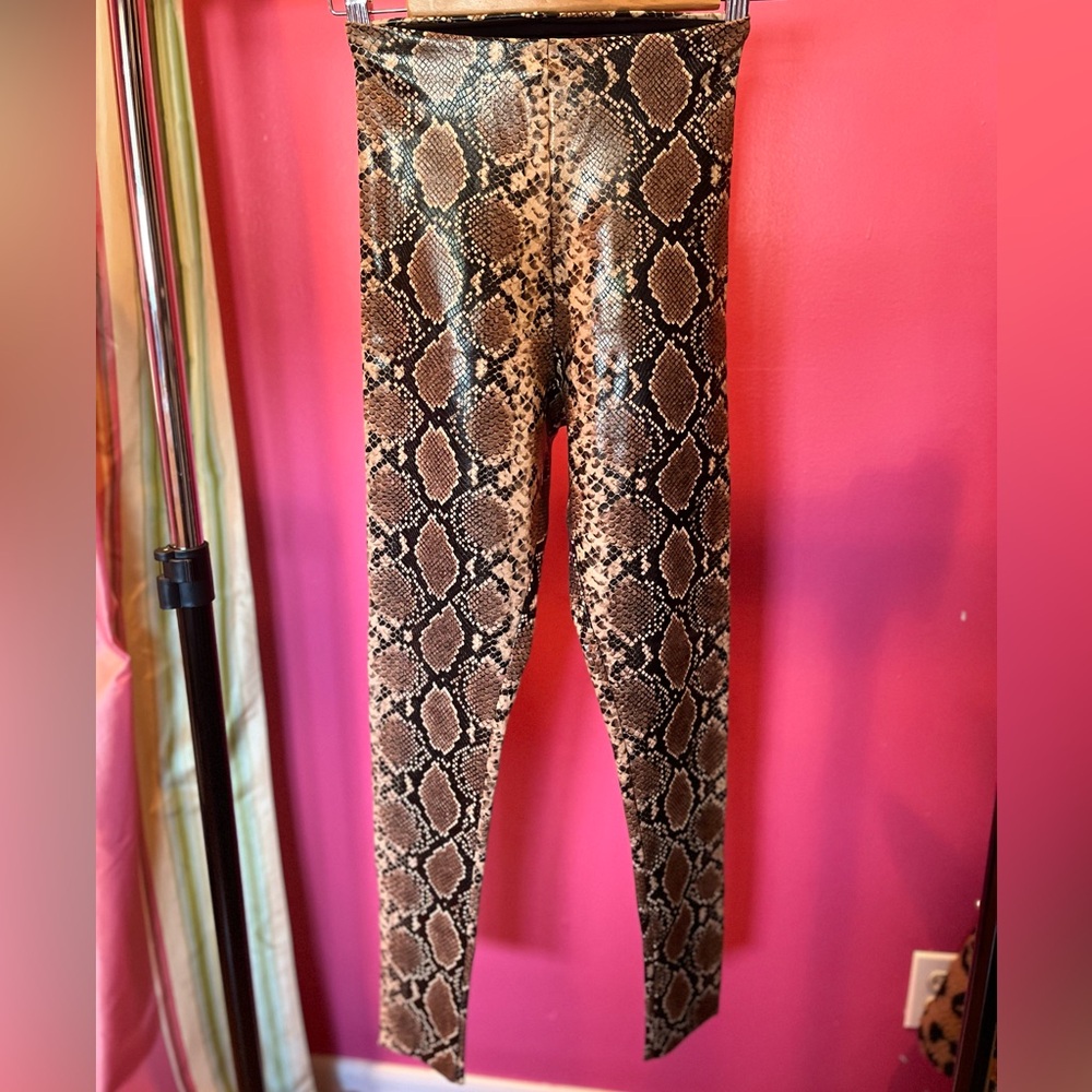 Commando Snake Skin Brown/Black leggings.